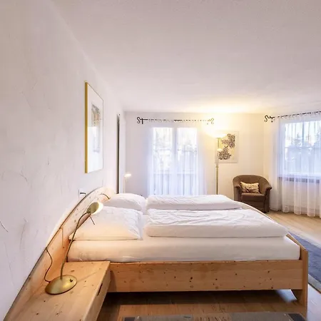 2206 Frisch Renovierte Mit Modernem Ambiente * Vulpera