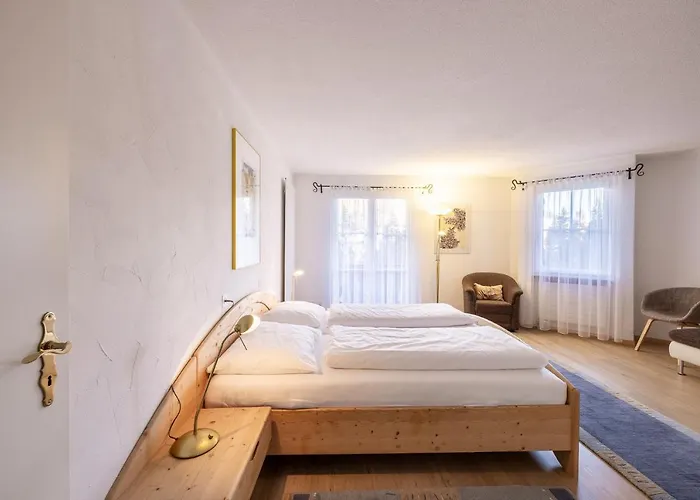 2206 Frisch Renovierte Mit Modernem Ambiente * Vulpera